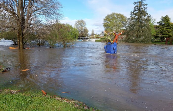 2022 floods: Deloraine riverbank, Mountain Man sculpture location
